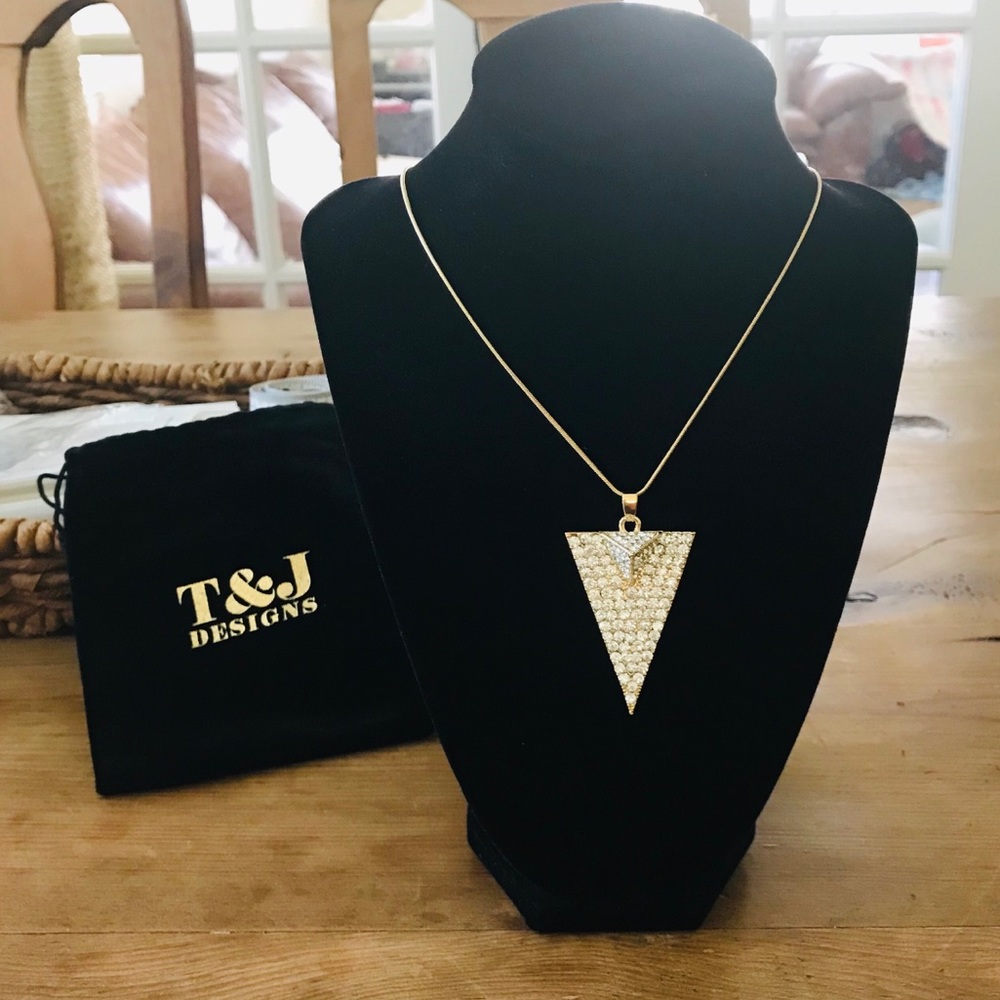 🆕 Listing 💙 Long Chrystal necklace 💙